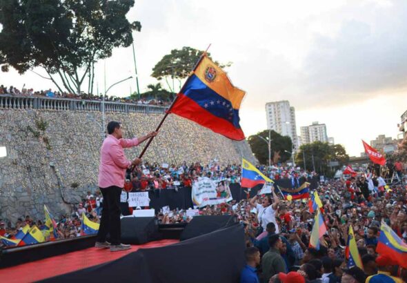 nicolas madura en plaza
