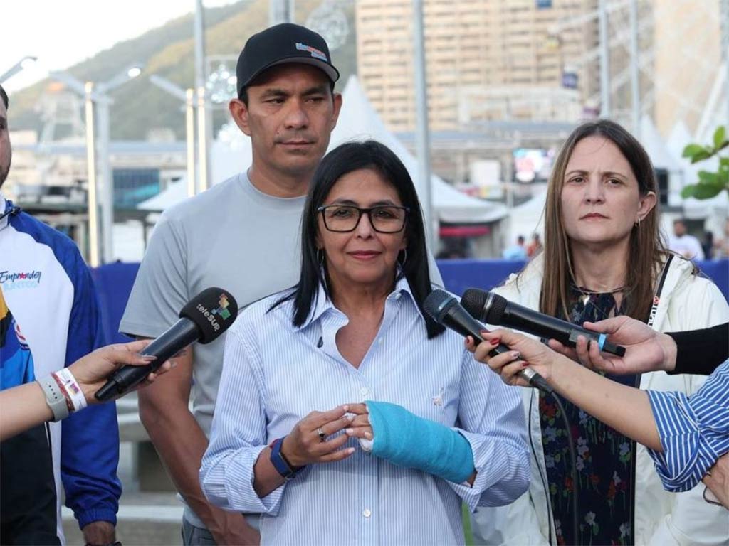 Delsy-Sobre-Barco-Petroleo-1