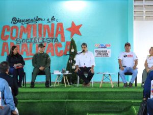 Maduro-Sobre-Barco-Petroleo