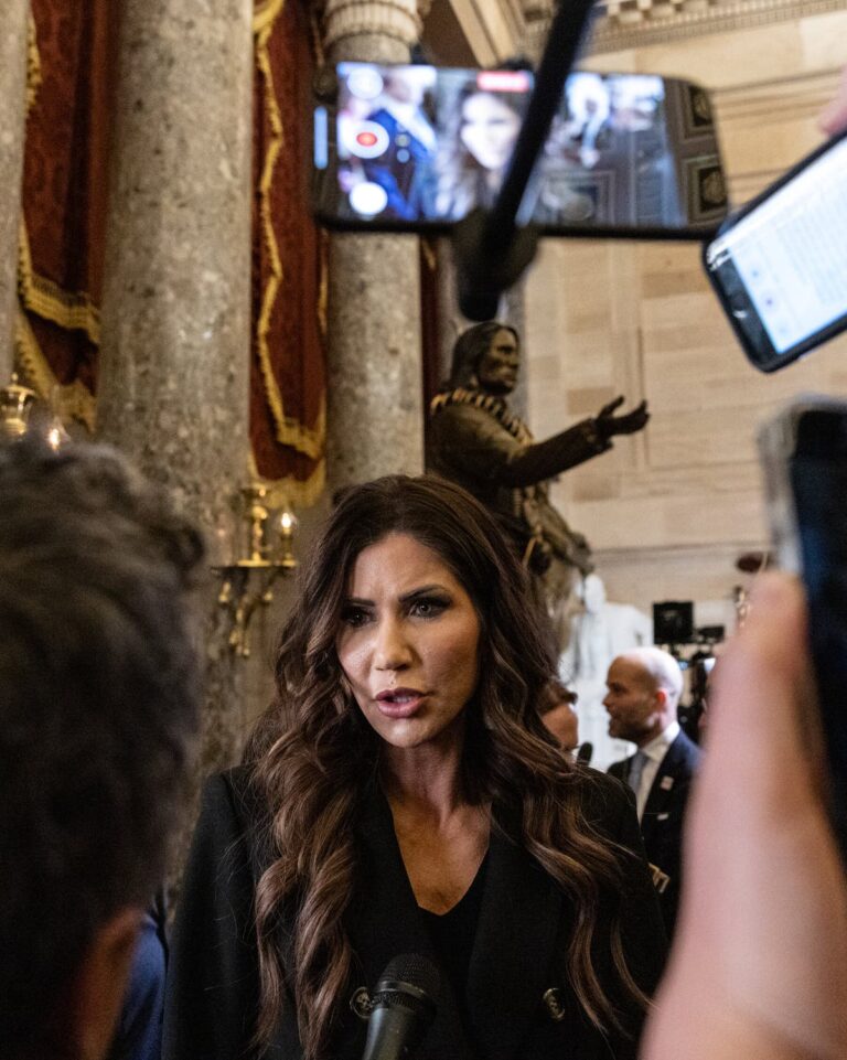 05trump-news-header-noem-qhpk-mobileMasterAt3x